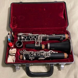 Like New Jupiter JCL-631 clarinet with case and reeds